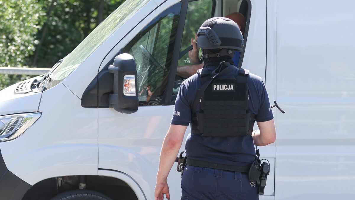 poszukiwania sprawcy strzelaniny
Grzegorz Momot
akcja policji, czwarta doba, funkcjonariusze, ob�awa, policja, policyjna, postrzelenie, poszukiwania, poszukiwania sprawcy, poszukiwanie poszukiwania, strzelanina ko�o Limanowej, strzelanina w Starej Wsi, zab�jstwo