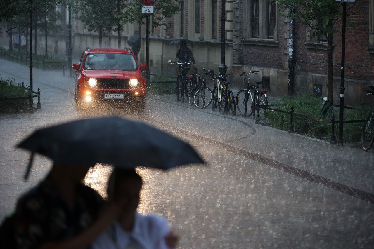 Burze przechodzą przez Małopolskę. Grzmi i pada w wielu rejonach
