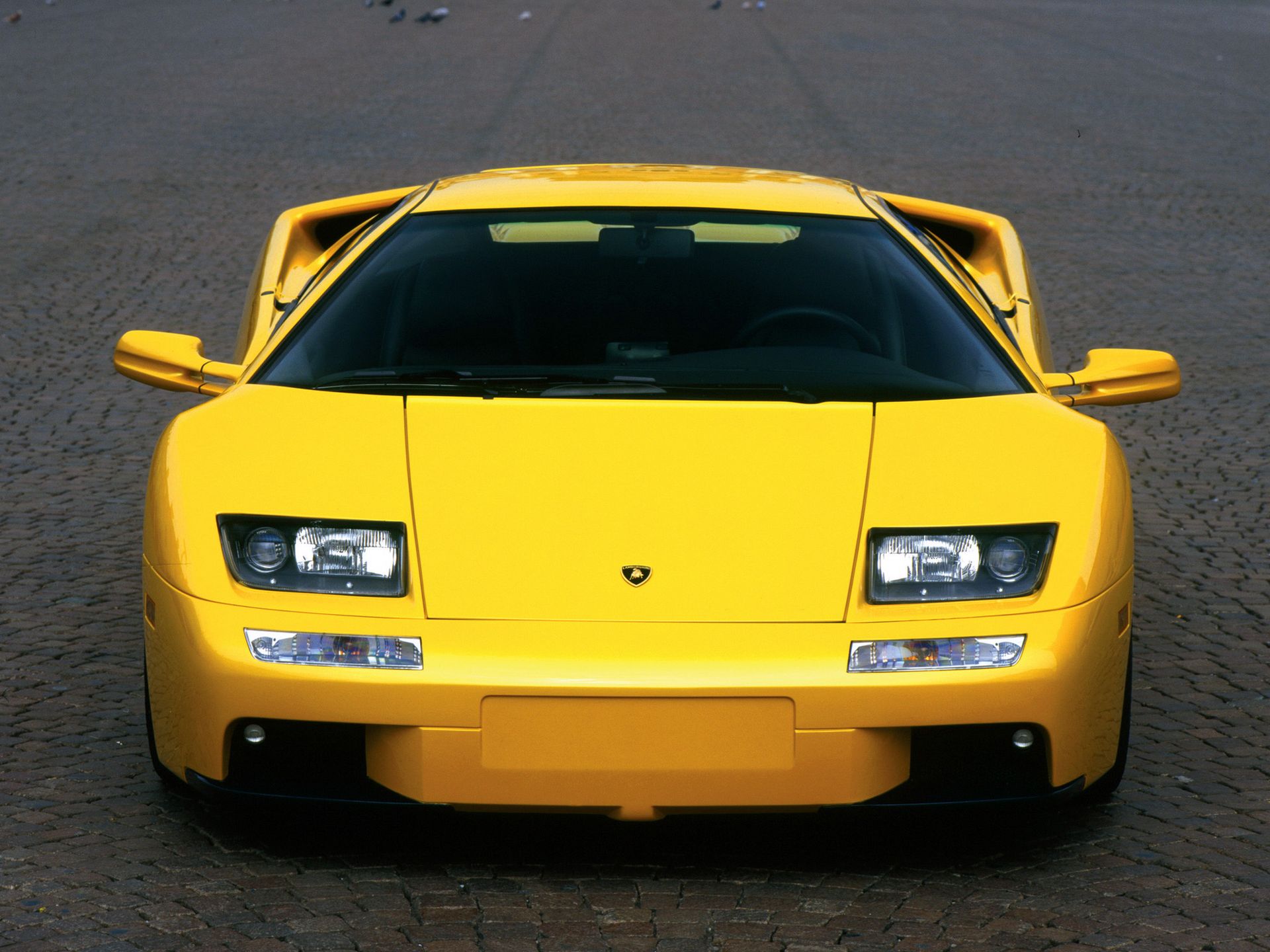 Od dekad z V12: ewolucja hipersamochodów Lamborghini 71