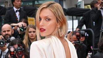 Zjawiskowa Anja Rubik świeci łopatkami na czerwonym dywanie Festiwalu Filmowego w Cannes (ZDJĘCIA)