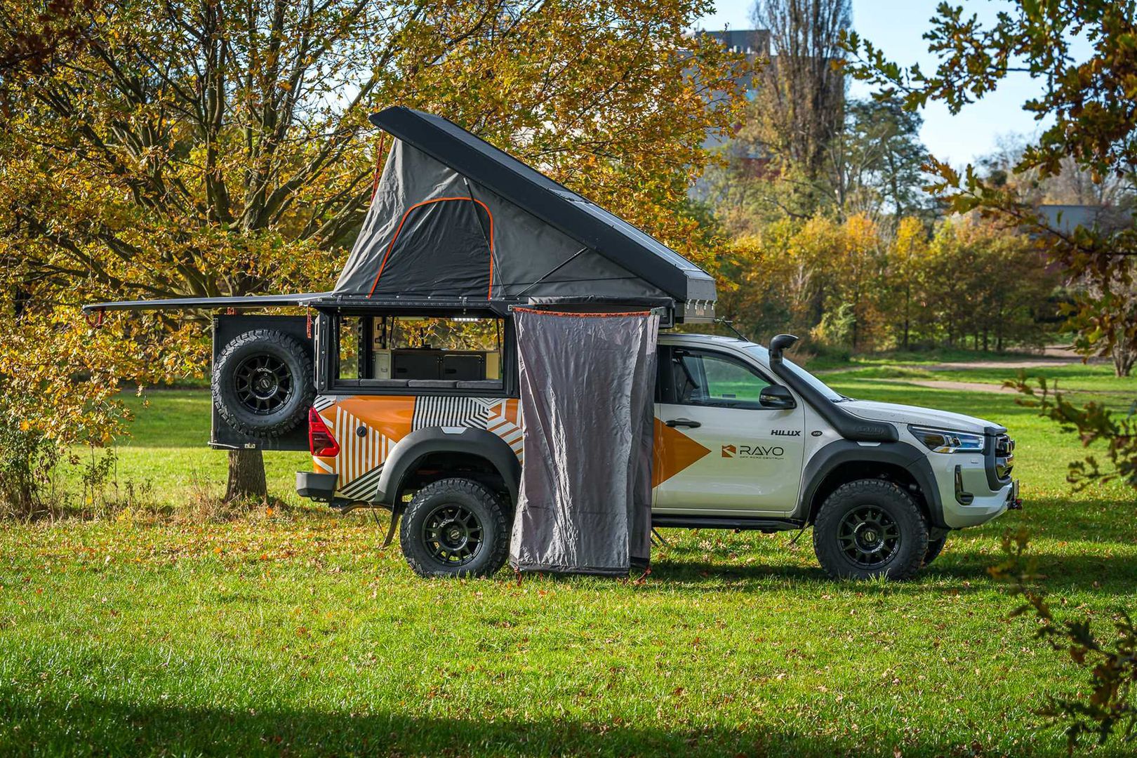 Toyota Hilux by Rayo Off Road Centrum