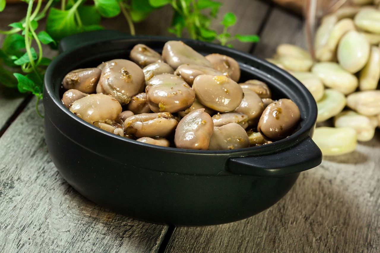 Bób po sycylijsku – aromatyczna przekąska na lato