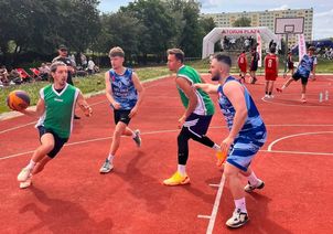 Toruń. Wakacje z basketem - olimpijski sport na osiedlowym boisku