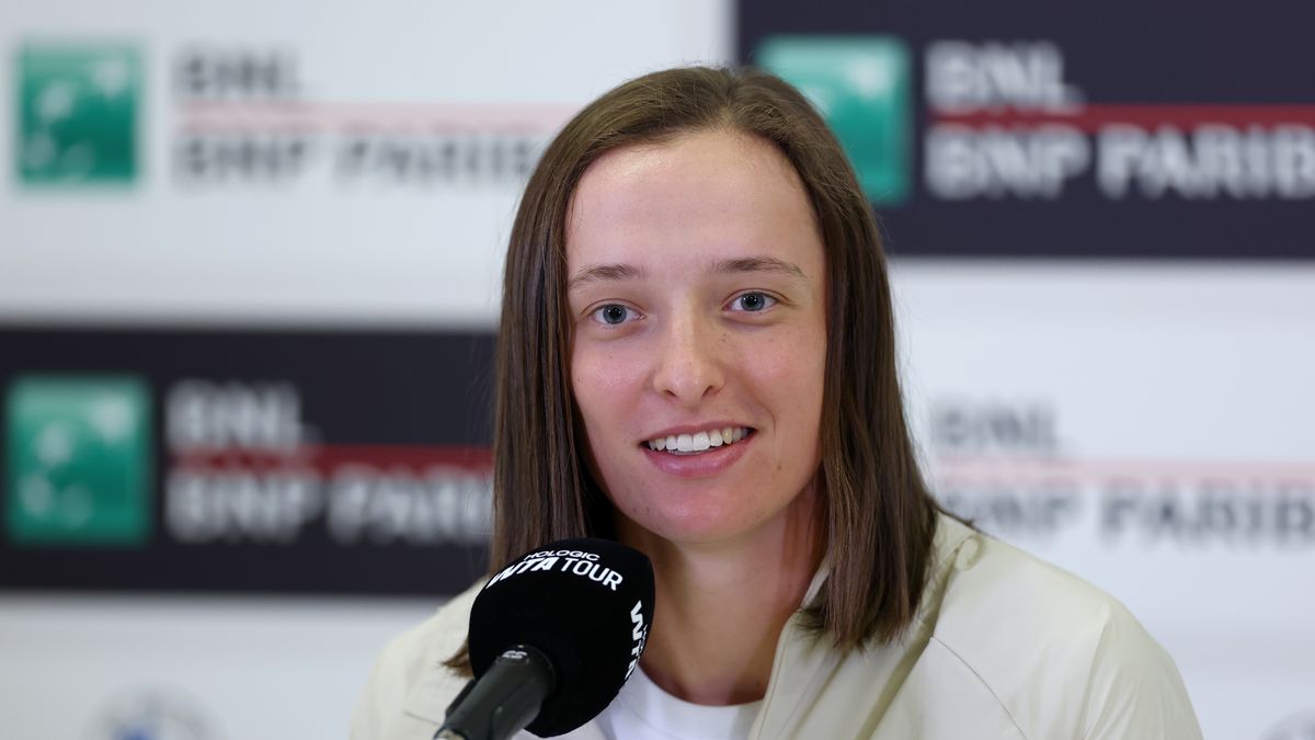 ROME, ITALY - MAY 06: Iga Swiatek of Poland speaks during a press conference on Day Two of the Internazionali BNL D'Italia 2025 at Foro Italico on May 06, 2025 in Rome, Italy. (Photo by Dan Istitene/Getty Images)