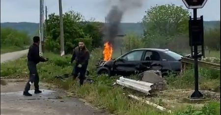 Przeżył zderzenie z pociągiem. Później próbował wrócić do płonącego samochodu
