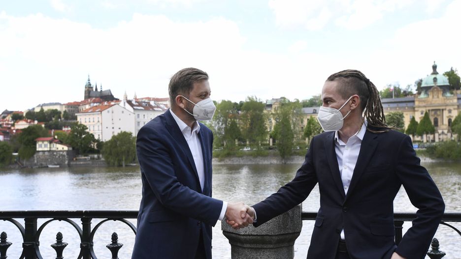 Program koalicji "Piraci i Burmistrzowie" wyrazili poparcie wobec przyjęcia euro oraz związków jednopłciowych