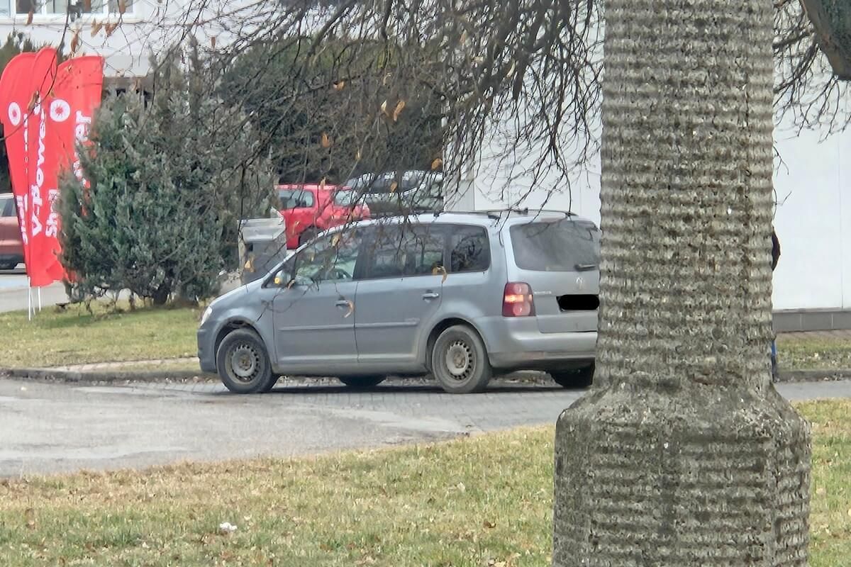 Zderzenie DS z volkswagenem na skrzyżowaniu al. Solidarności z ul. Prusa