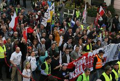 Połowa Polaków chce dalszych protestów przeciw PiS. Elektorat Kaczyńskiego ma dość konfliktów. Sondaż