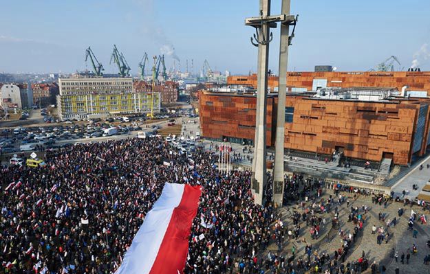 Jarosław Sellin: my pracujemy, a opozycja bawi się w igrzyska