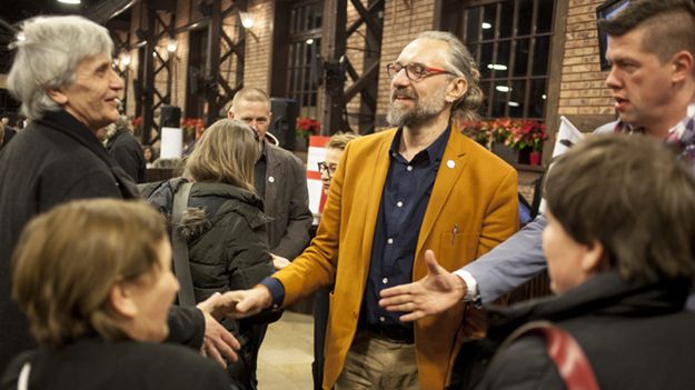 Lider KOD Mateusz Kijowski na spotkaniu z Krakowie