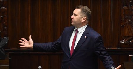 Czarnek się rozsierdził. "Barbarzyńcy w natarciu". Poszło o krzyż