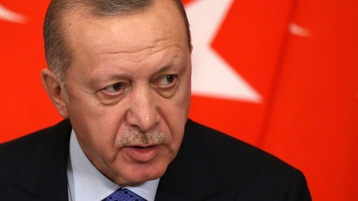 Charlie Hebdo opublikowało karykaturę prezydenta Turcji Recepa Erdogana