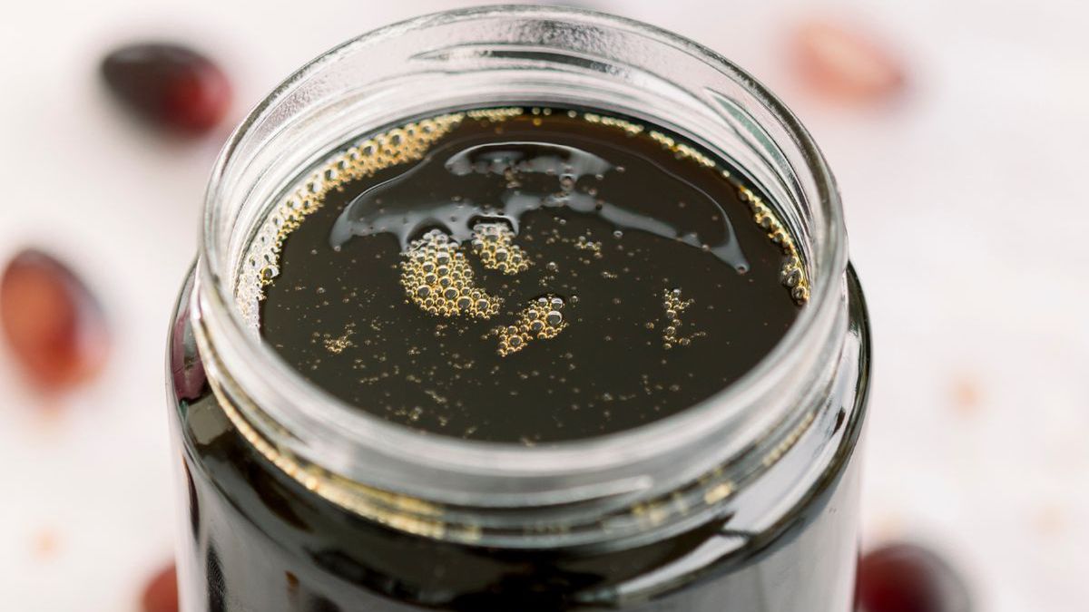 Sok z ciemnych winogron najlepiej przygotować bez dodatku cukru