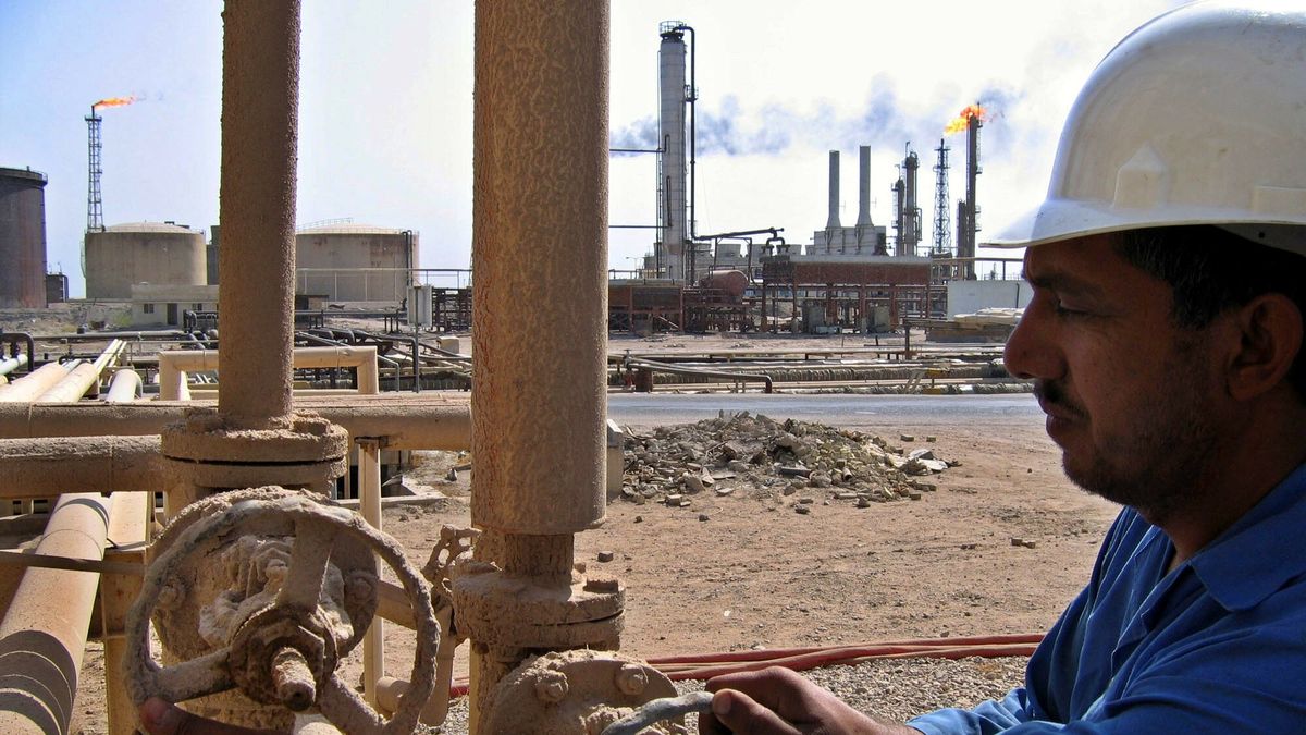 Kraje OPEC+ zwiększą wydobycie ropy naftowej, co ma ograniczyć ceny paliw na świecie