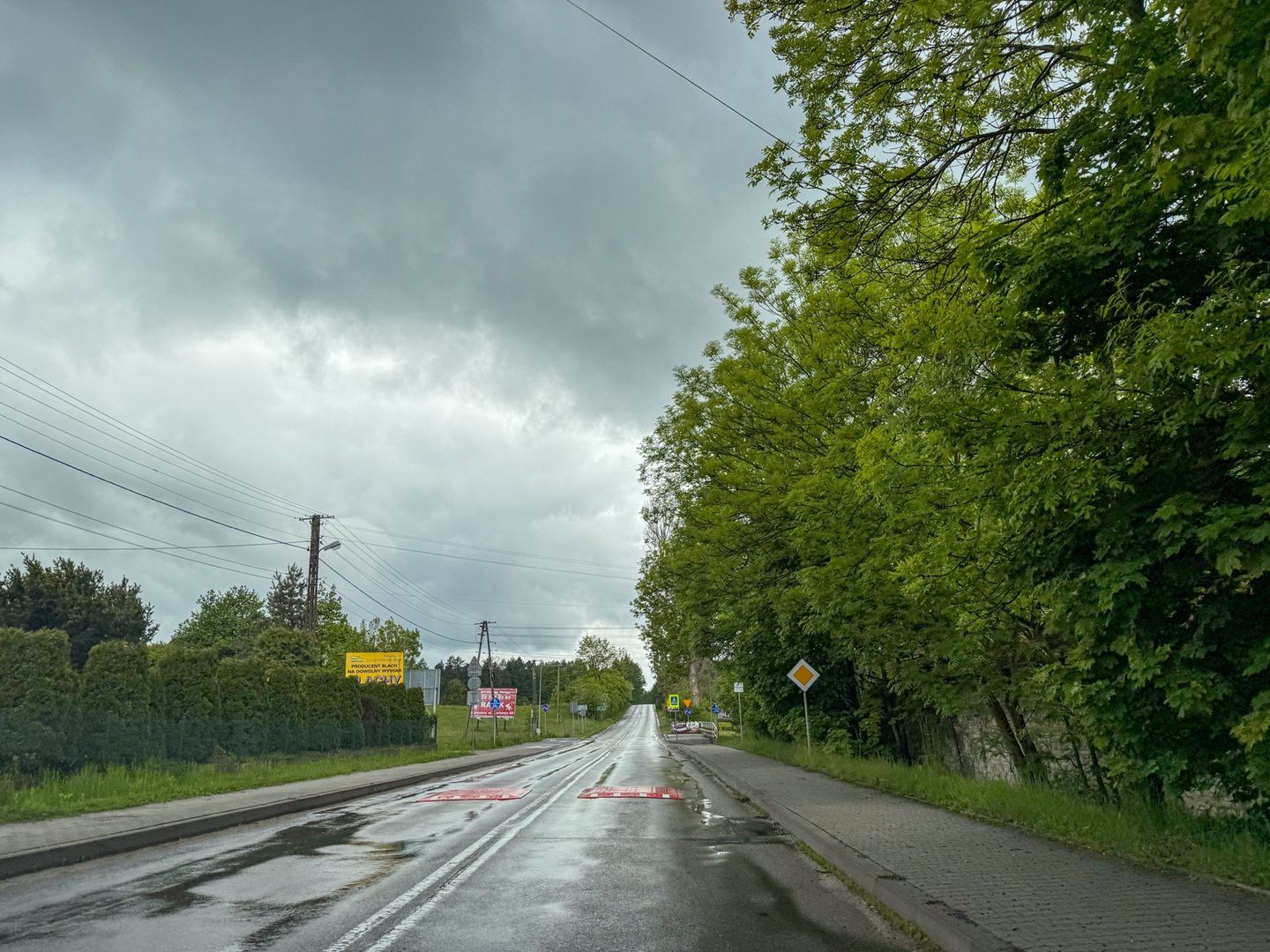 Bezpieczniej w Rabsztynie. Przy zamku zamontowano progi zwalniające
