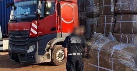 Kontenery z odzieżą "zniknęły” po drodze do Hiszpanii. Odnalazły się w Polsce