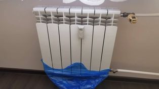 Załóż worek na grzejnik. Podczas mrozów to obowiązkowy trik