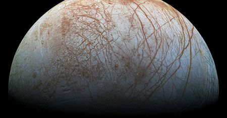 NASA: Pierwsze takie zdjęcia księżyca Jowisza. Europa na niezwykle szczegółowym zbliżeniu