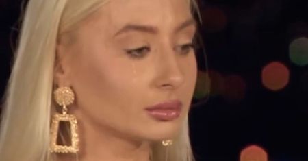 Kochanek nie miał litości. Wyrzucił ją z willi