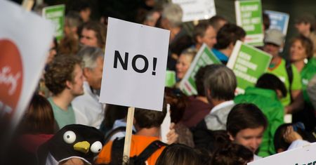 Komunikator na protesty. Miał zapewniać anonimowość, okazał się dziurawy i groźny