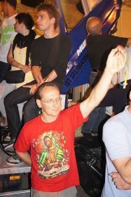 Przypalić te brudne bose pięty!