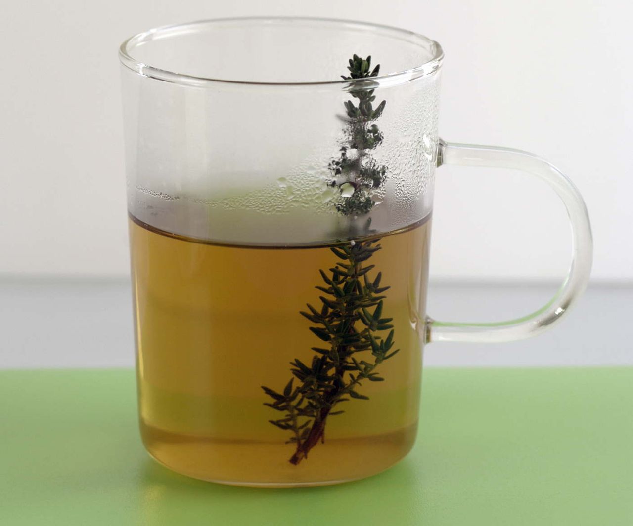 Pij, gdy choroba zaatakuje. Najlepsze remedium na kaszel i gardło