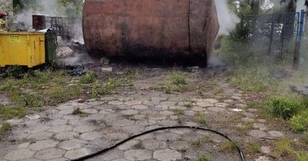 Radzyń Podlaski. Chcieli pociąć zbiornik na paliwo. Iskry leciały na łatwopalną substancję