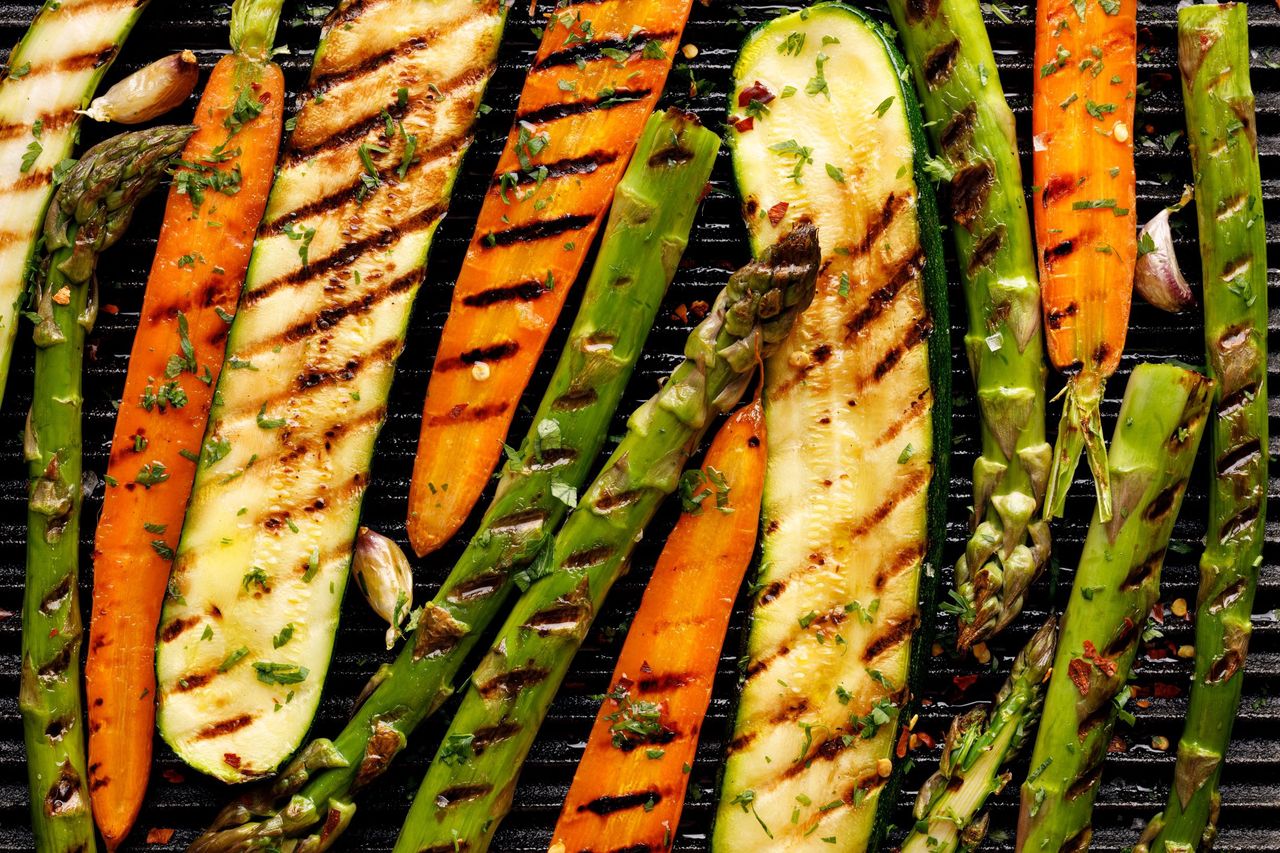 Które warzywa można grillować? Sezonowe menu miłośników grillowania