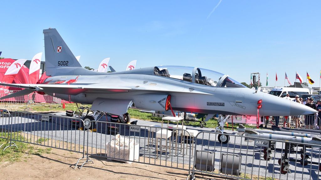 FA-50 napędzany jest silnikiem F404-GE-102
