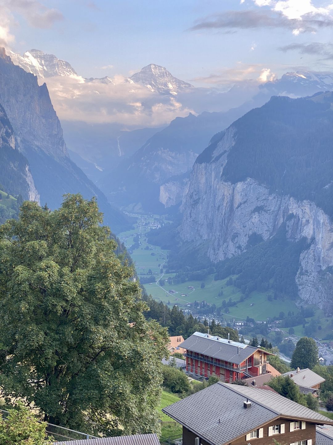 Podróż kamperem po Szwajcarii – dolina Lauterbrunnen