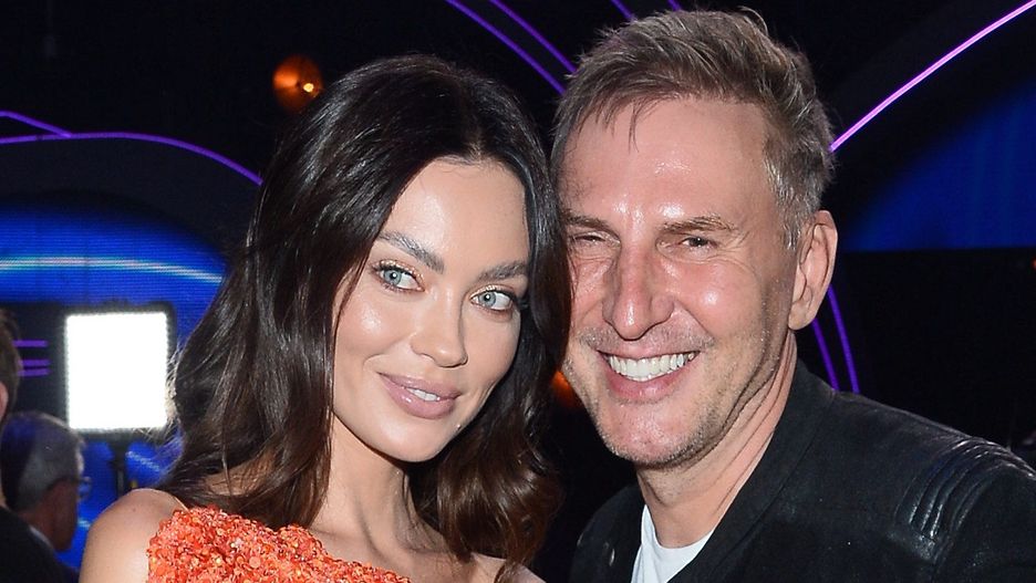 Krzysztof Gojdź z modelką Edytą Zając w 2022 r.