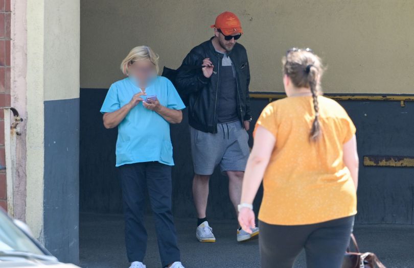 Antek Królikowski wychodzi ze szpitala