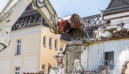 Setki budynków mieszkalnych w Polsce do wyburzenia. Czekają i niszczeją