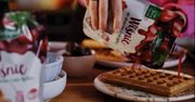 Zapraszamy na gofry orkiszowe z wiśniami i czekoladą! W najnowszym odcinku Smacznego! zobaczysz, jak je zrobić