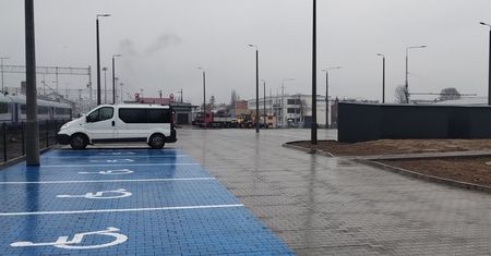 Nowy, bezpłatny parking przy stacji PKP Lublin Główny już otwarty. Kierowcy mają do dyspozycji 100 miejsc