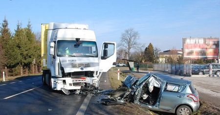 Śmiertelny wypadek w Sitańcu. Czołowe zderzenie z ciężarówką. Nie żyje 48-latek