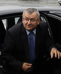 Z rządowej limuzyny do passata w dieslu. Jak ministrowie tankują za nasze