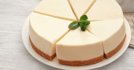 Najlepszy sernik komunijny na zimno. Goście będą zachwycać się każdym kęsem