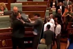 Awantura w Kosowie. Oblali premiera wodą, w ruch poszły pięści