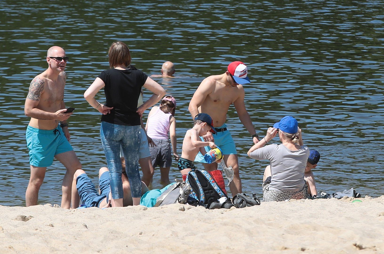 Odpoczynek w upał nad jeziorem Głębokim