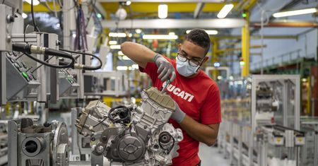 Ducati sprzedało mniej motocykli, ale klienci wybierali te droższe