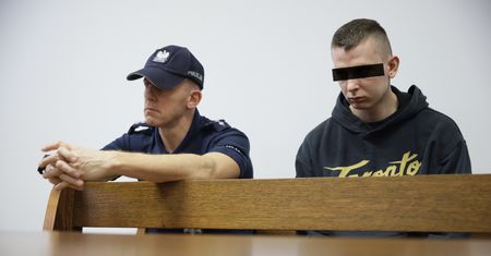 Zabił dwie osoby, zadając 55 ciosów nożem. Nie pójdzie do więzienia