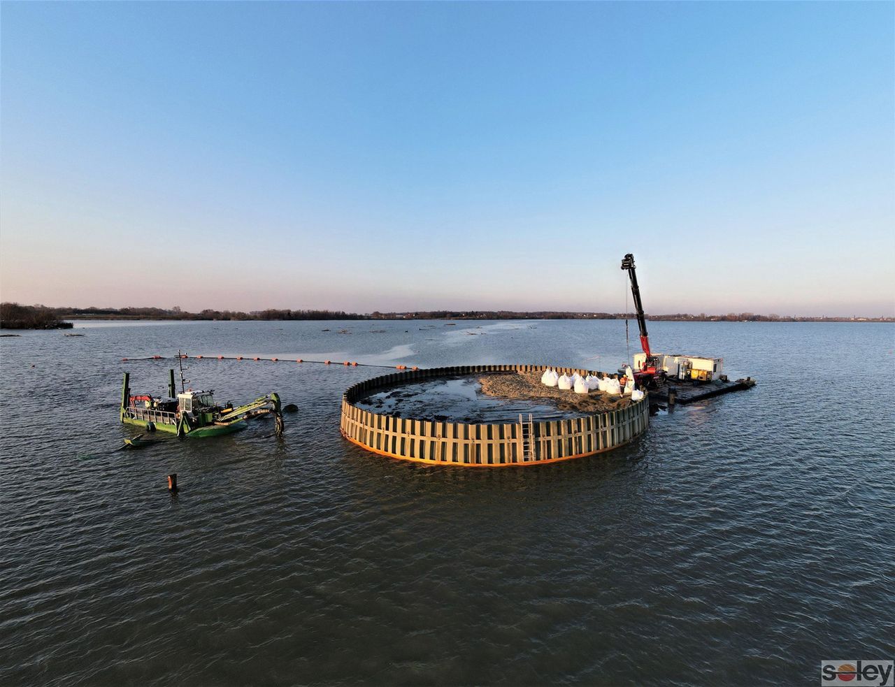 Śląskie. Przesłanie dla potomnych na "śląskim morzu". Kapsuła czasu na wyspie dla ptaków