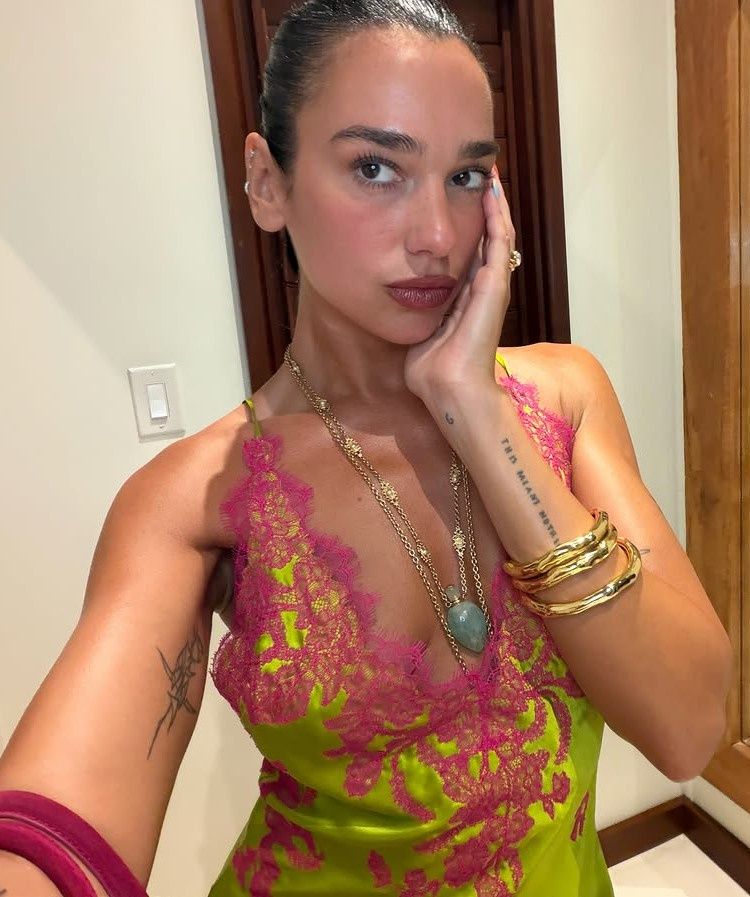 Dua Lipa i jej pocztówki z wakacji