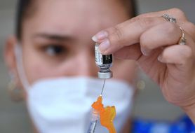 Szczepionka przeciw grypie i COVID-19 jednocześnie. Ekspert nie wyklucza takiej możliwości (WIDEO)