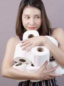 Limit zużywania papieru toaletowego. Skandal w miejscu pracy
