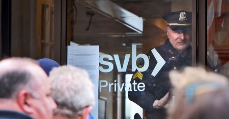 Trzęsienie ziemi w amerykańskim sektorze bankowym. Szef KNF: Sygnał ostrzegawczy