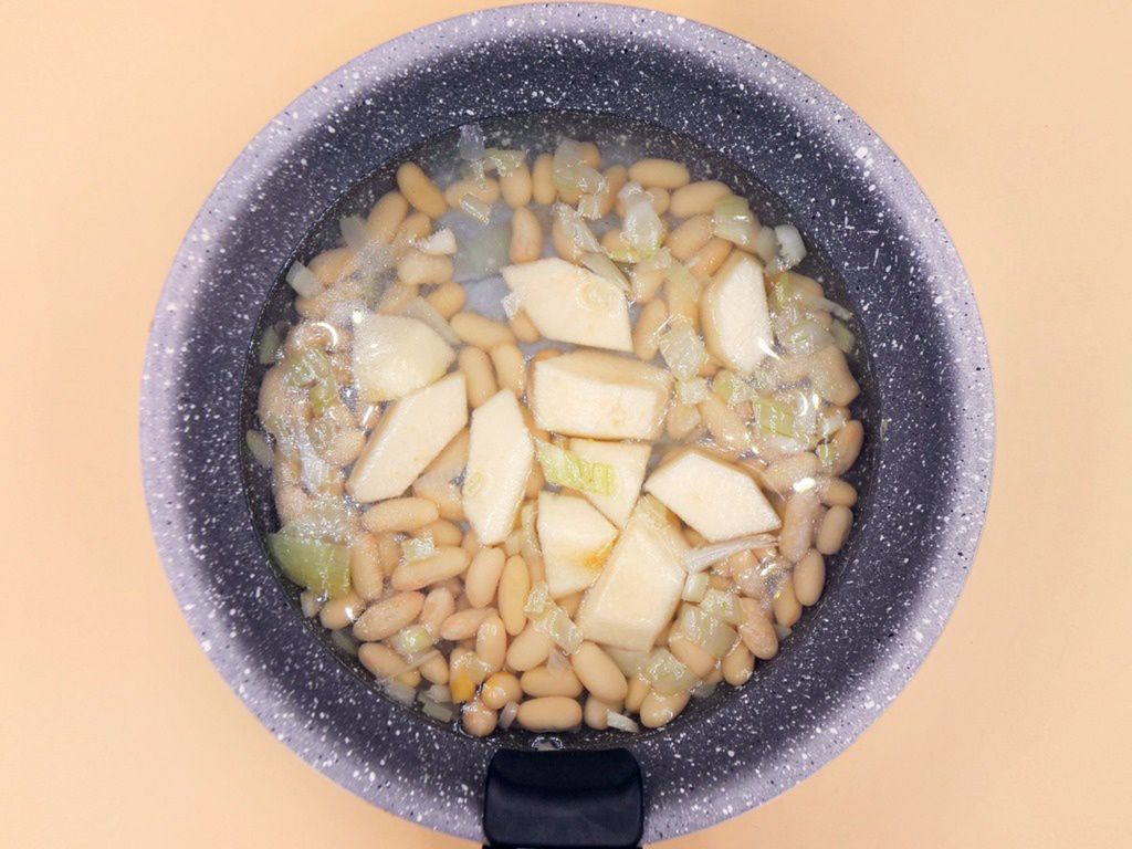 Zupa krem z białej fasoli i gruszki przepis