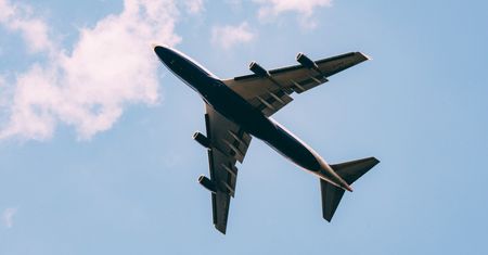 Samoloty z Chin nie wylądują w Polsce. Na czarnej liście 43 państwa