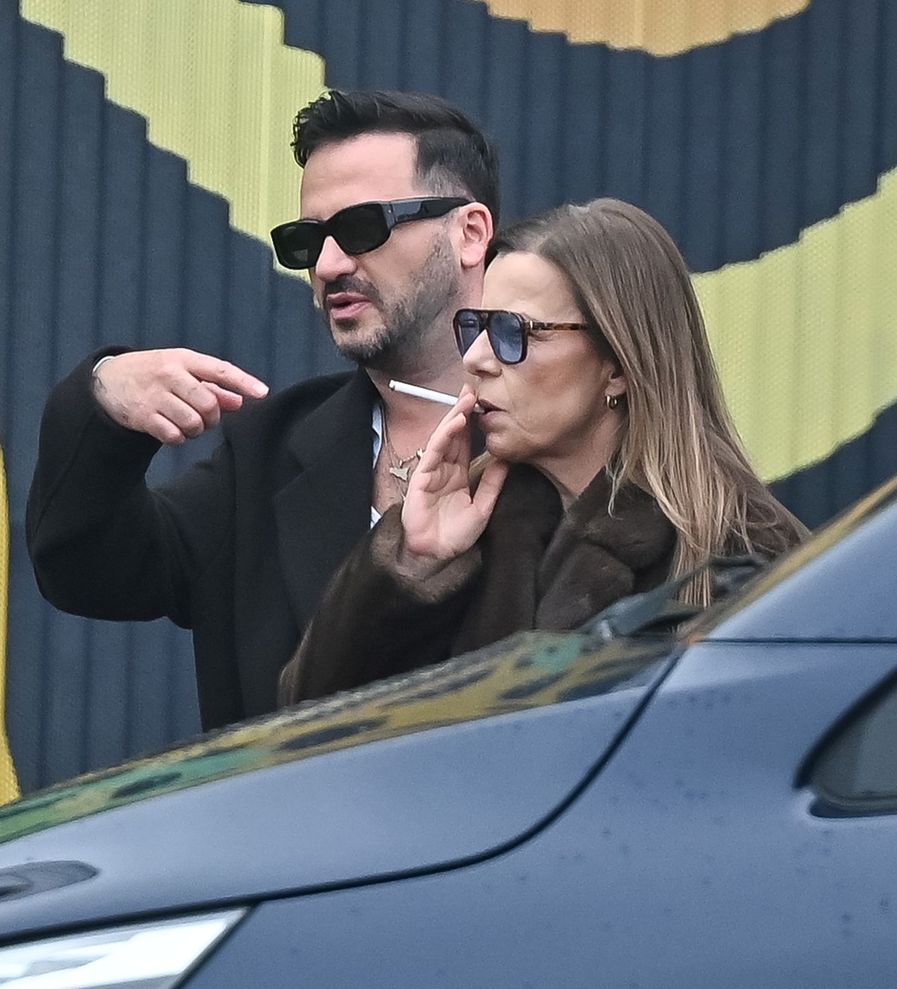 Agata Kulesza z papierosem